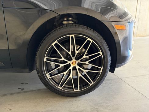 Certified 2026 Porsche Macan AWD/4WD image 19