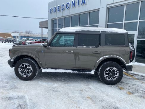 Used 2025 Ford Bronco Outer Banks image 2