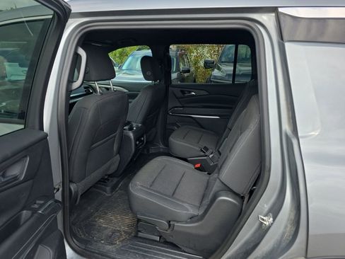 Used 2024 Chevrolet Traverse LT w/ Trailering Package FWD image 5