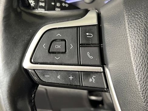 Used 2023 Toyota Highlander XLE FWD image 26