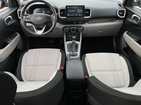 Used 2025 Hyundai Venue SEL image 22