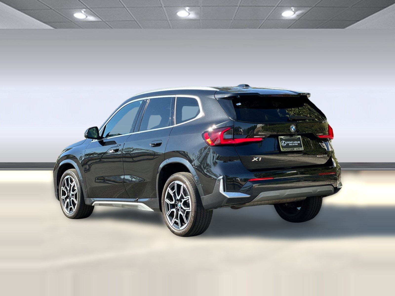 Used 2025 BMW X1 xDrive28i AWD/4WD image 3