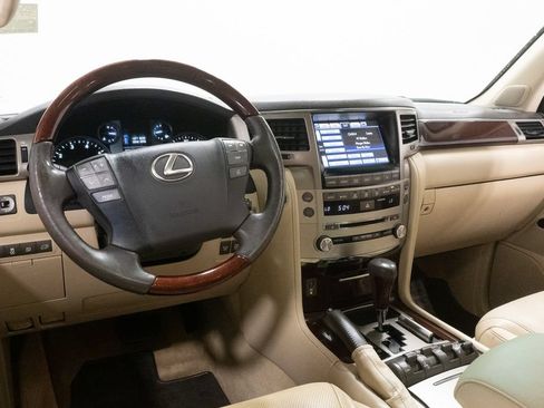 Used 2015 Lexus LX 570 4WD w/ Luxury Package image 7