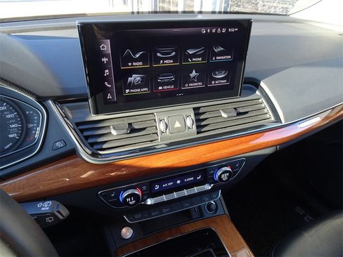 Used 2022 Audi Q5 2.0T Premium w/ Convenience Package image 17