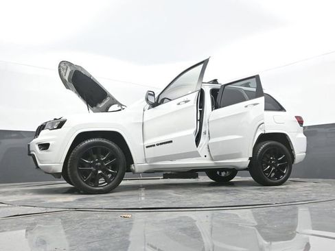 Used 2019 Jeep Grand Cherokee Altitude image 68