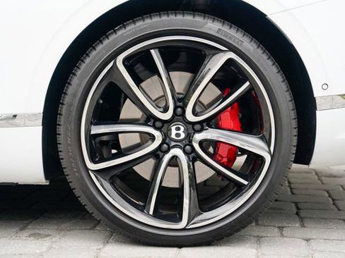 Used 2024 Bentley Continental GT V8 image 17
