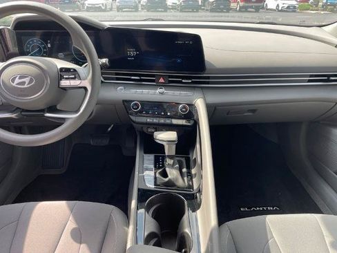 Used 2024 Hyundai Elantra Blue FWD image 11