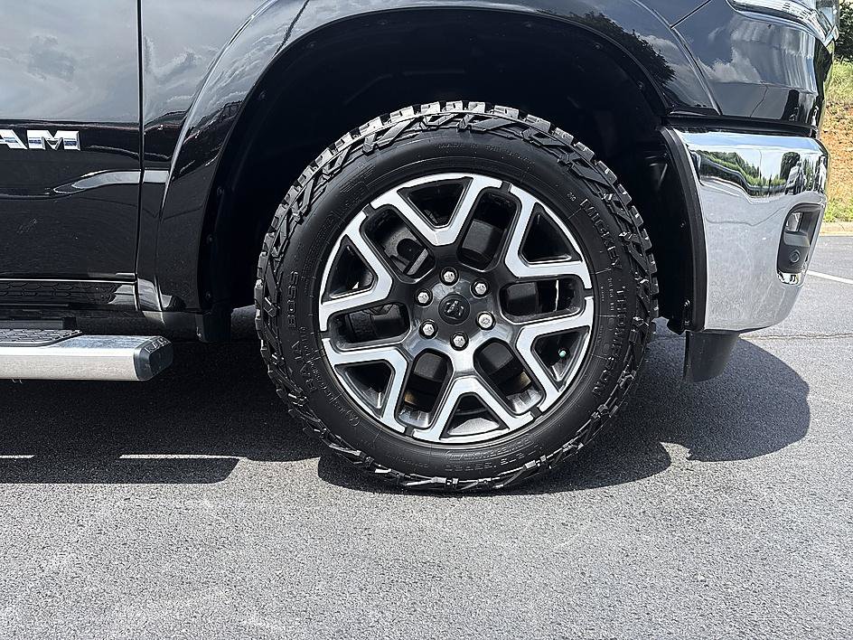Used 2025 RAM 1500 Laramie AWD/4WD image 8