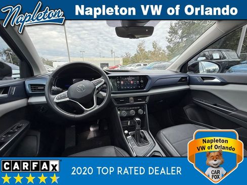 Used 2023 Volkswagen Taos SE w/ Panoramic Sunroof Package image 18