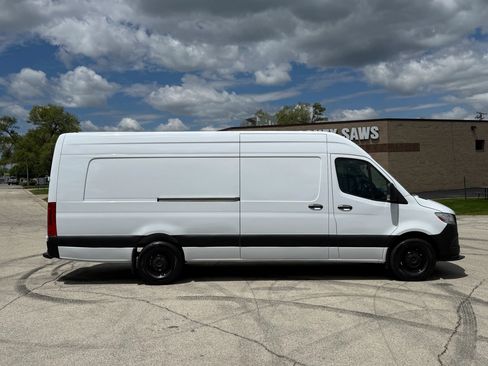 Used 2021 Mercedes-Benz Sprinter 2500 image 6