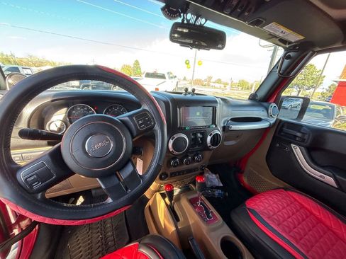 Used 2013 Jeep Wrangler Unlimited Rubicon image 13