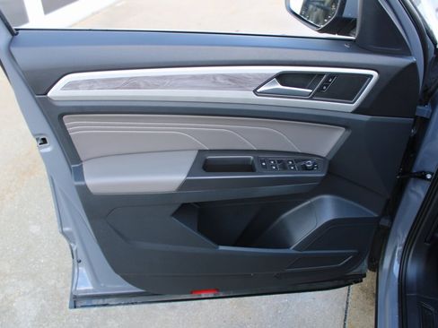 Certified 2022 Volkswagen Atlas Cross Sport SE image 7