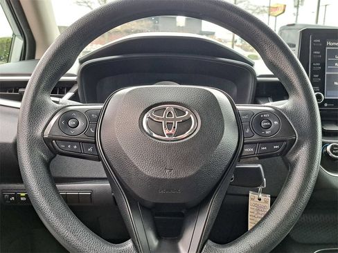 Used 2022 Toyota Corolla LE image 9
