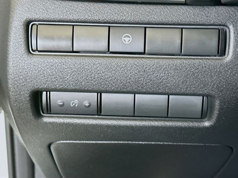 Used 2023 Nissan Rogue SV image 17