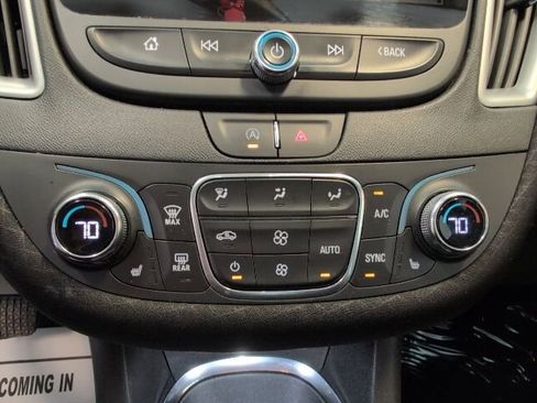 Used 2022 Chevrolet Malibu LT FWD image 23
