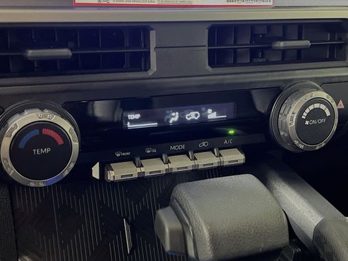 Used 2025 Toyota 4Runner SR5 AWD/4WD image 26