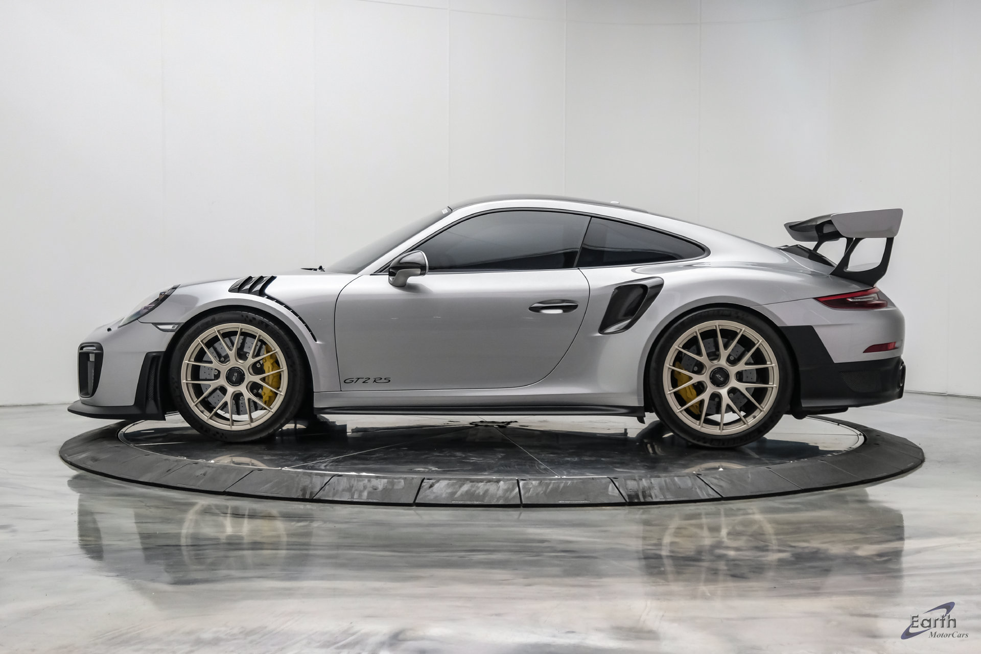 Used 2018 Porsche 911 GT2 RS RWD image 8