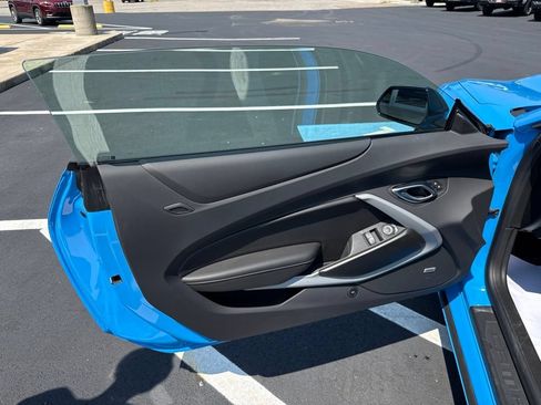 Used 2022 Chevrolet Camaro LT w/ Technology Package RWD image 10