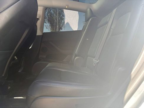 Used 2024 Tesla Model Y Long Range AWD/4WD image 9