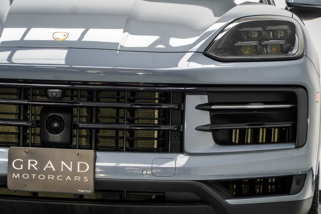 Used 2024 Porsche Cayenne AWD/4WD image 13