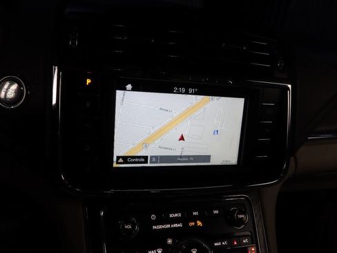 Used 2017 Lincoln Continental Select image 22