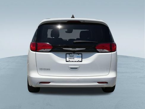 Used 2023 Chrysler Voyager LX FWD image 8