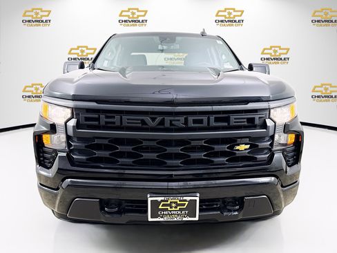 Used 2022 Chevrolet Silverado 1500 Custom image 2
