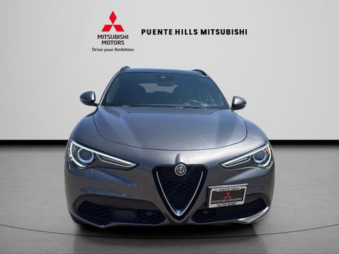 Used 2023 Alfa Romeo Stelvio Ti AWD/4WD image 2