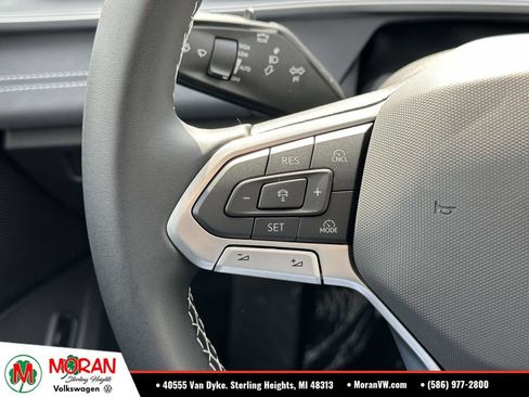 Used 2026 Volkswagen Tiguan SE AWD/4WD image 17