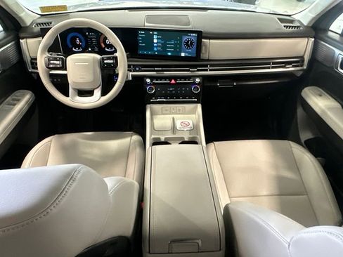 Used 2025 Hyundai Santa Fe SEL image 17
