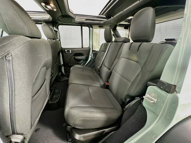 Used 2023 Jeep Wrangler Unlimited w/ Sun & Screen Package AWD/4WD image 27