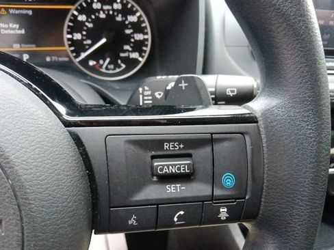 Used 2023 Nissan Rogue SV FWD image 19