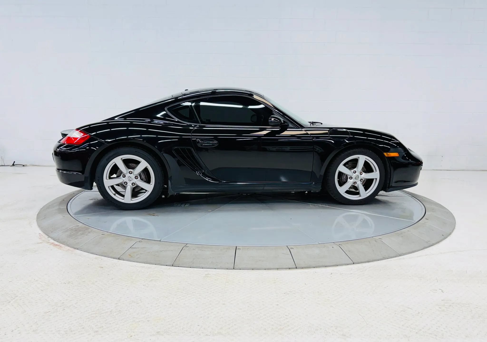Used 2007 Porsche Cayman RWD image 3