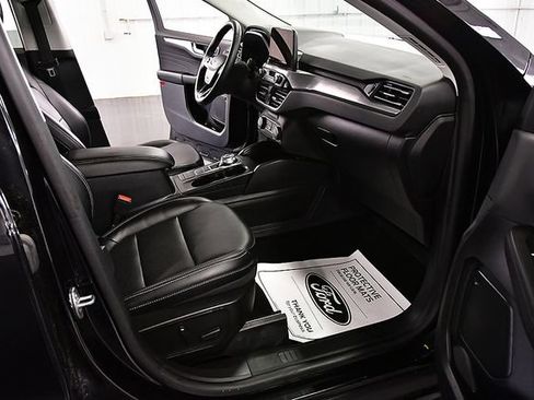 Used 2022 Ford Escape Titanium w/ Class II Trailer Tow Package AWD/4WD image 32