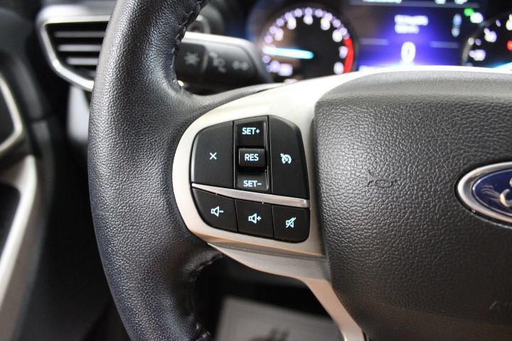 Used 2023 Ford Explorer XLT w/ Equipment Group 202A AWD/4WD image 40