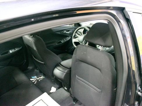 Used 2022 Chevrolet Malibu LS FWD image 9