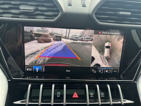 Used 2022 Lamborghini Urus AWD/4WD image 23