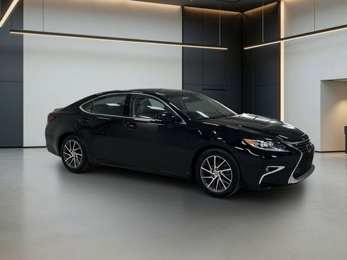 Used 2018 Lexus ES 350 w/ Luxury Package w/Wood Trim FWD image 8
