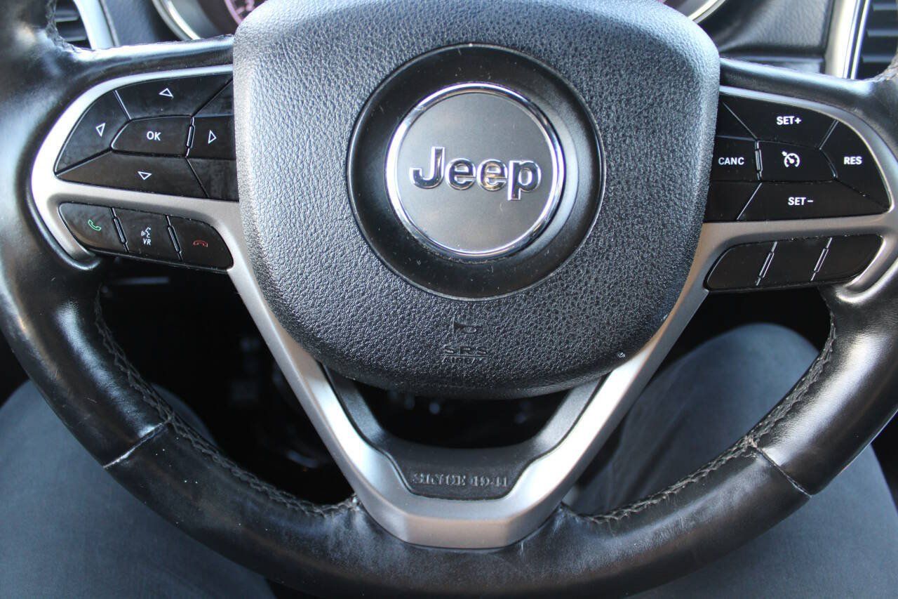 Used 2018 Jeep Grand Cherokee Altitude AWD/4WD image 14