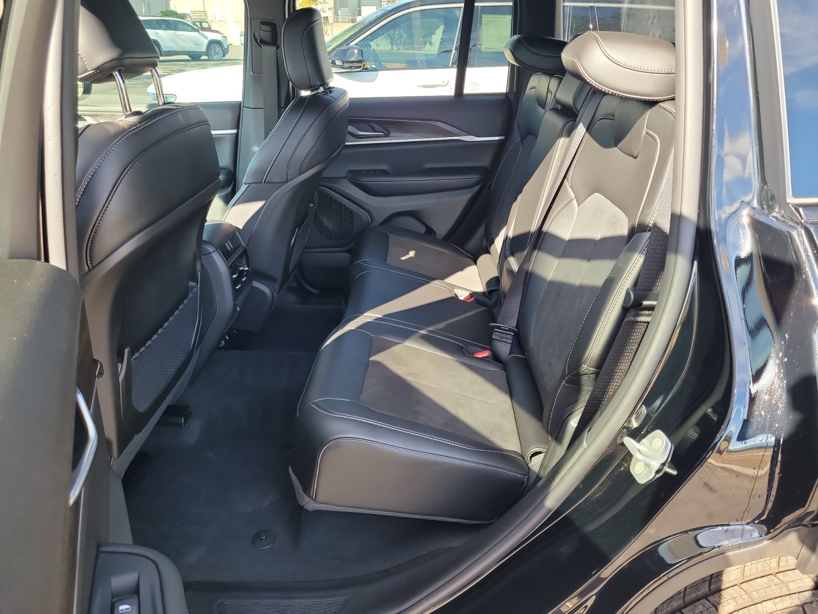 New 2026 Jeep Grand Cherokee Altitude AWD/4WD image 17