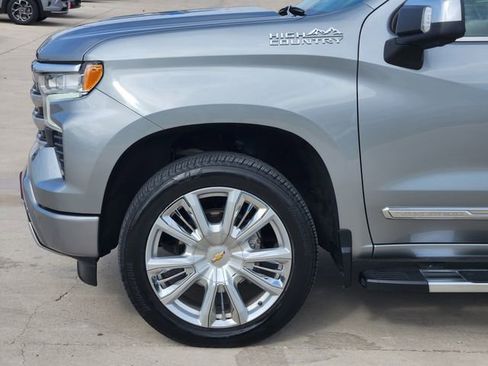 Used 2024 Chevrolet Silverado 1500 High Country w/ High Country Premium Package AWD/4WD image 9