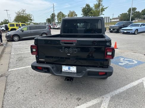 New 2025 Jeep Gladiator Sport image 23