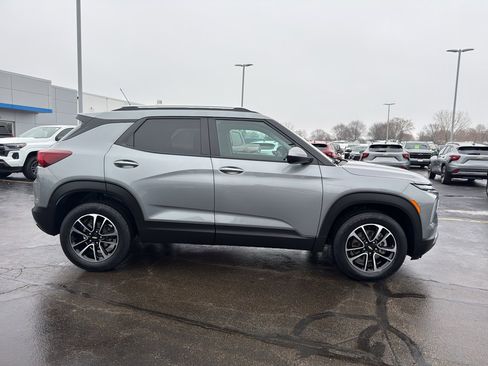 Used 2024 Chevrolet TrailBlazer LT w/ Convenience Package image 4