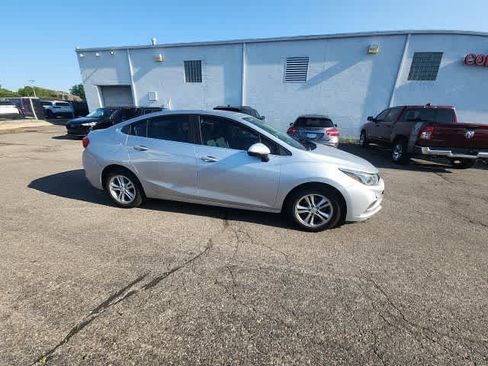 Used 2016 Chevrolet Cruze LT w/ Convenience Package FWD image 12