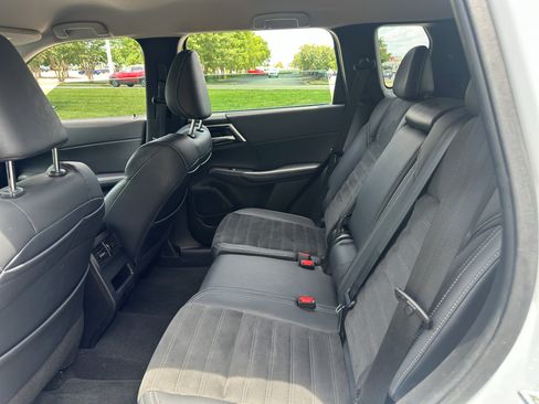 Used 2023 Mitsubishi Outlander SE AWD/4WD image 15
