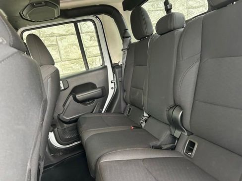 Certified 2022 Jeep Gladiator Sport AWD/4WD image 9