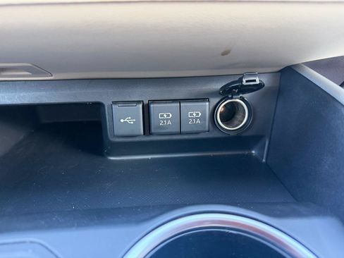 Used 2021 Toyota Highlander XLE AWD/4WD image 24
