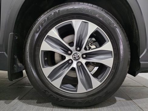 Used 2024 Toyota Highlander XLE image 26