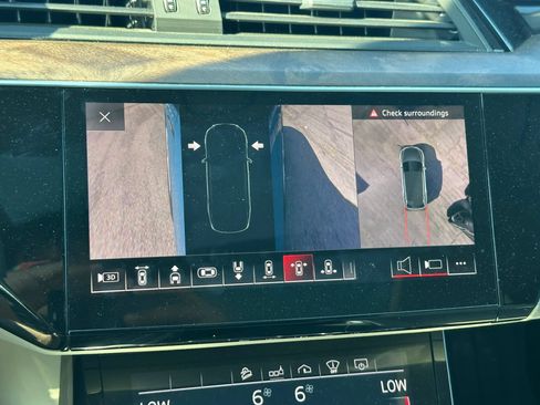 Used 2019 Audi e-tron Prestige AWD/4WD image 35