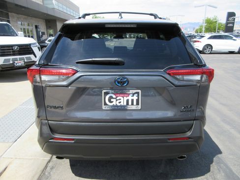 Used 2024 Toyota RAV4 XLE AWD/4WD image 7